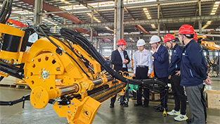 On May 13, CEO of Montabert, France, and his delegation visited Kaishan Heavy Industry.